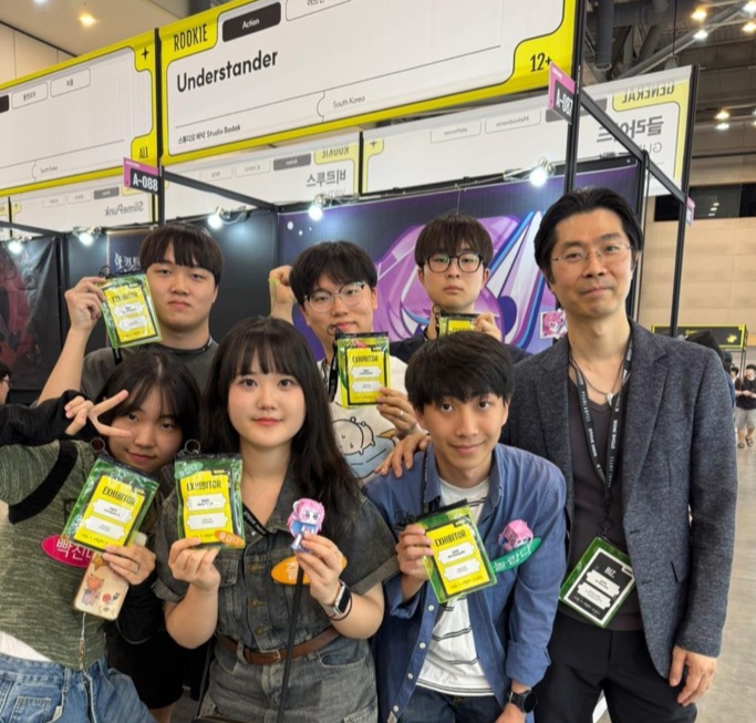 지난 8월 부산 벡스코에서 열린 ‘부산인디커넥트페스티벌’에 참가해 루키부문에 선정된 스튜디오 바닥팀. 사진=동양대학교