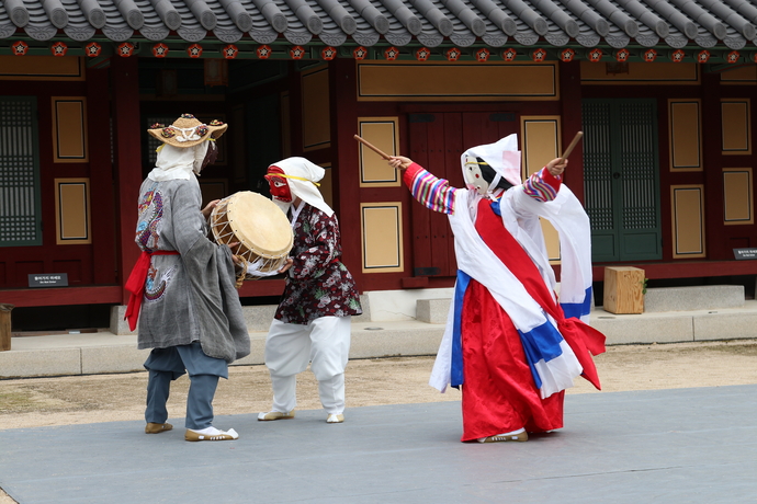 양주별산대놀이 공연 모습. 박찬희