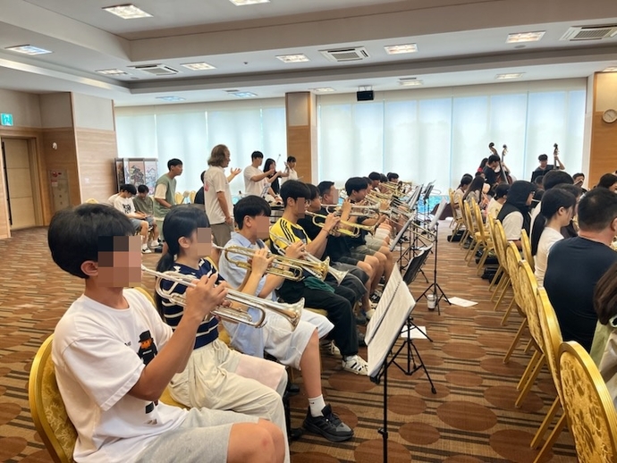 미담청소년 윈드오케스트라에 참여하는 학생들이 연습을 하고 있다. 사진=미담청소년 윈드오케스트라