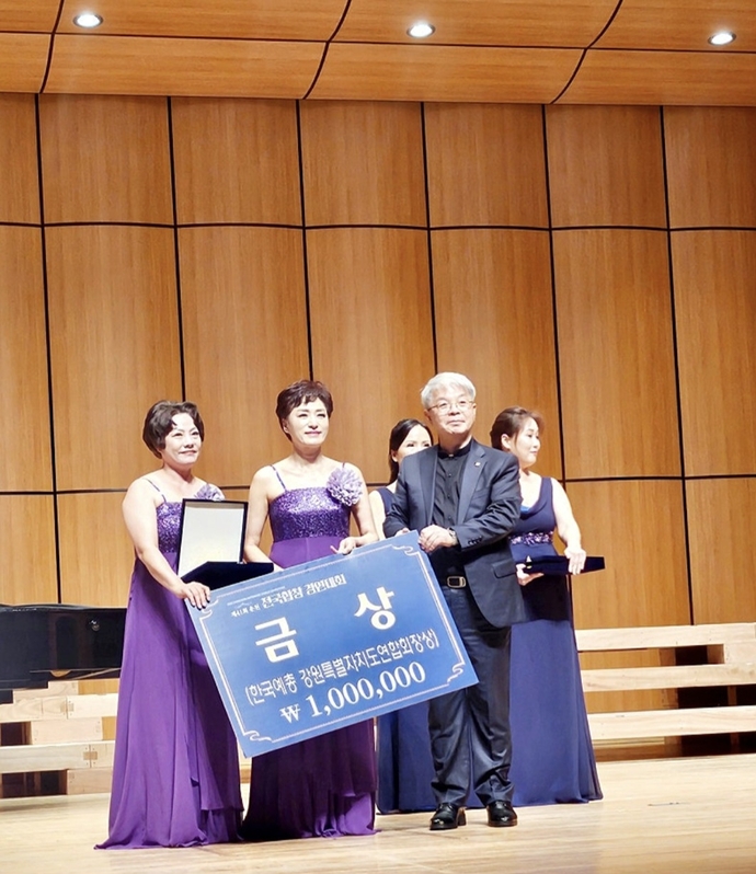 화성시 동탄 여성 합창단이 ‘제 41회  춘천 전국 합창  경연 대회’에서 금상을 수상했다. 사진=화성특례시청