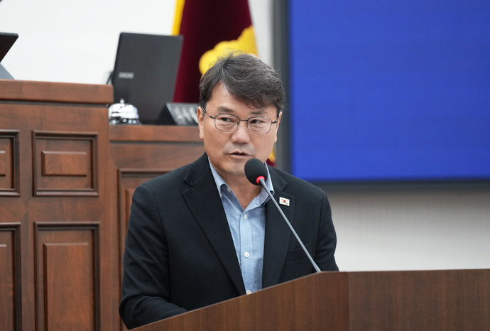 지난 21일 하남시의회 제343회 제2차 본회의 시정질문에서 최훈종 의원이 질의를 하고 있다. 사진=최훈종의원