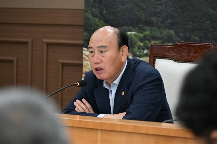 박형덕 동두천시장이 교육발전특구 ‘선도지역’ 승격과 관련해 시정 현안 회의에서 발언하고 있다. 사진=박형덕 시장 페이스북 캡처