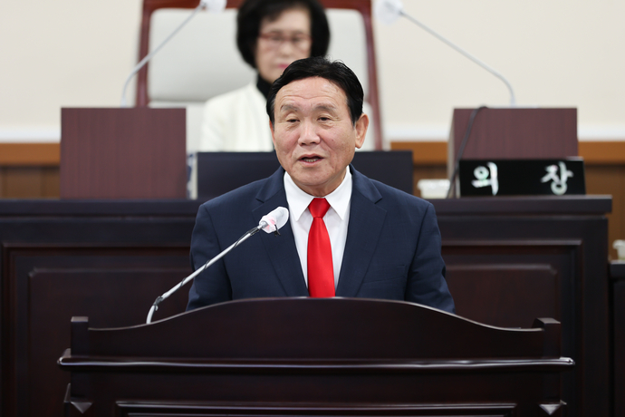 이영복 인천 동구의회 부의장이 27일 제288회 구의회 임시회 본회의에서 의정자유발언을 하고 있다. 사진=동구의회