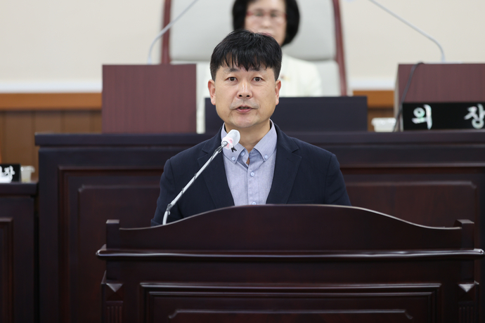 김종호 인천 동구의원이 27일 열린 제288회 구의회 임시회 본회의에서 의정자유발언을 하고 있다. 사진=동구의회