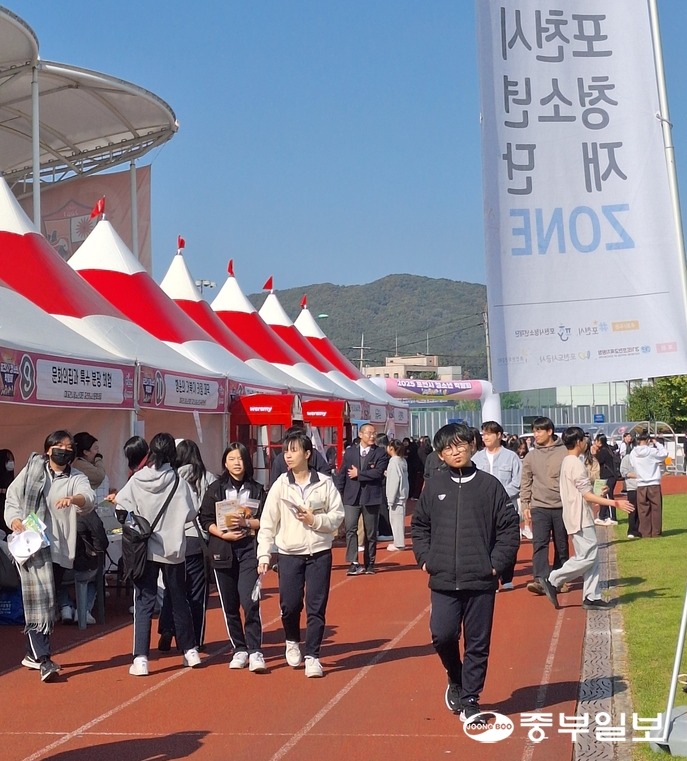 ‘광복의 빛, 청소년의 빛’이라는 주제로 청소년들의 빛나는 꿈과 미래를 응원하고 함께 어울리는 축제의 장이 마련됐다. 김두현 기자