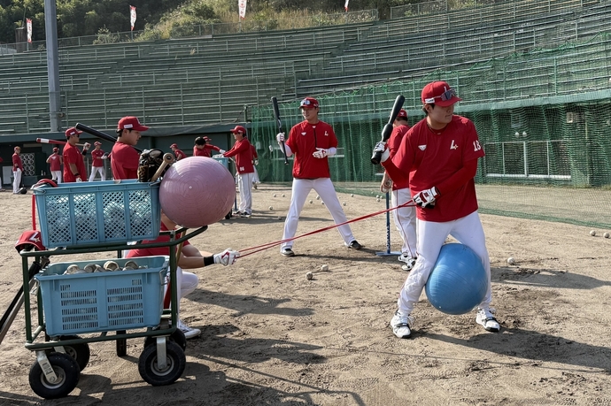 지난 25일부터 일본 가고시마현 사쓰마센다이시 종합운동공원 진행된 전지훈련서 SSG 고명준이 타격연습에 매진하고 있다. 사진=SSG랜더스