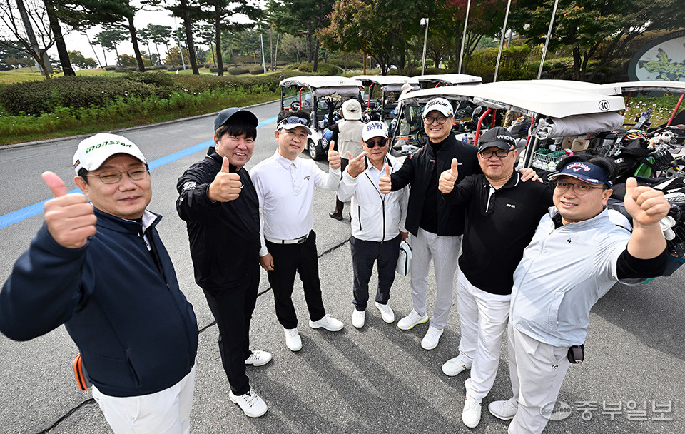 대회에 참여한 참가자들이 출발전 화이팅을 외치고 있다. 노민규기자