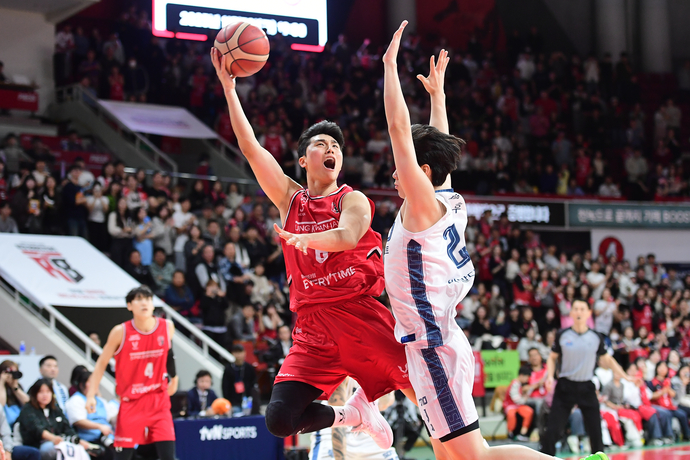 2일 안양 정관장 아레나서 열린 2025~2026 LG전자 프로농구 정규리그 고양 소노와의 홈 경기서 정관장 박지훈이 슛을 시도하고 있다. 사진=KBL