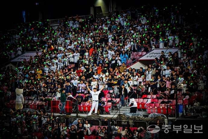 팬들과 하나 된 응원의 현장. 임태선 시민기자