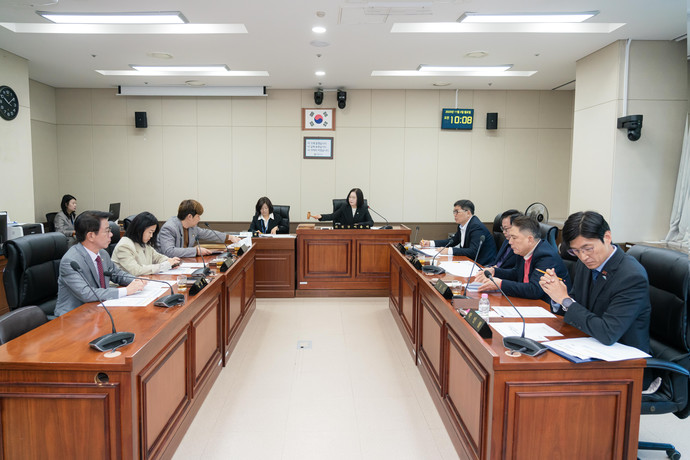 용인특례시의회 문화복지위원회는 3일 오후 의회 4층 대회의실어서 소관 부서와 정책협의회를 열었다. 사진=용인시의회