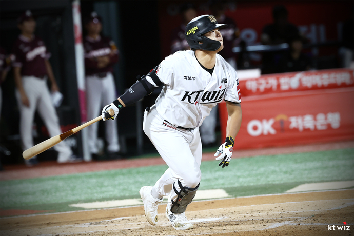 지난 9월 23일 KBO리그 키움전서 KT 강백호가 타격하고 있다. 사진=KT위즈