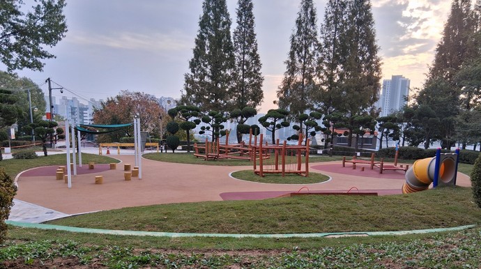 송현근린공원 내 유아숲체험장을 새롭게 단장했다. 사진=인천 동구청