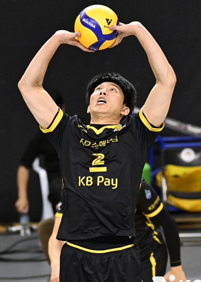 프로배구 남자부 세터부문 선두에 오른 의정부 KB손해보험의 황택의. 사진=한국배구연맹