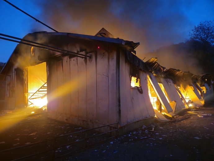 11일 오후 5시 22분께 연천군 군남면 진상리의 한 돼지농장에서 불이 나 돈사 한 동이 전소됐다. 사진=경기도북부소방재난본부