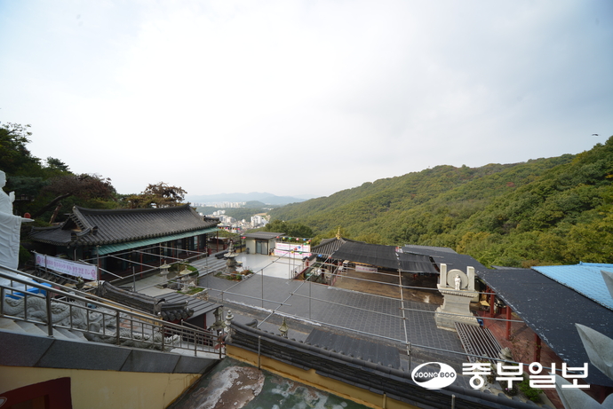 약사사에서 내려다본 성남 시내. 주수완