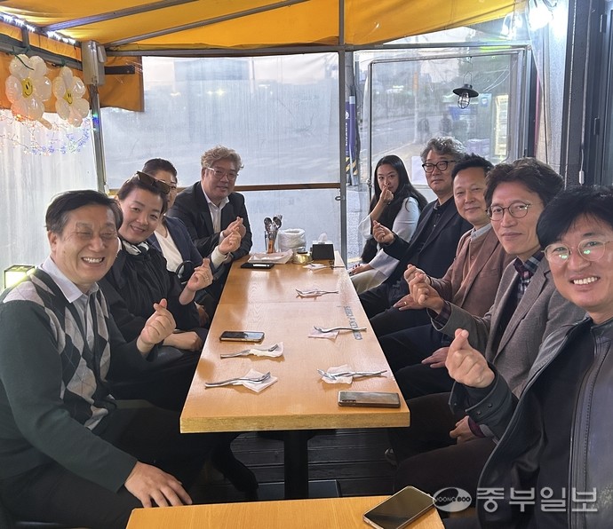 고향이 아닌 수원에서 추석을 보낸 시민기자와 지인들. 배재호 시민기자