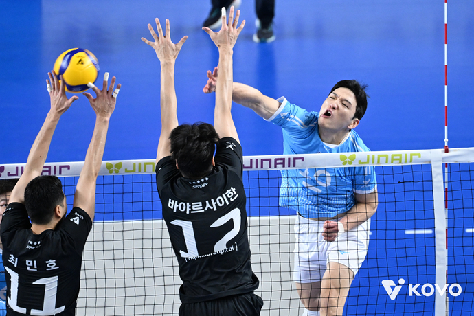 16일 충남 천안유관순체육관에서 열린 V리그 현대캐피탈과의 원정경기서 대한항공 정지석이 스파이크를 시도하고 있다. 사진=한국배구연맹