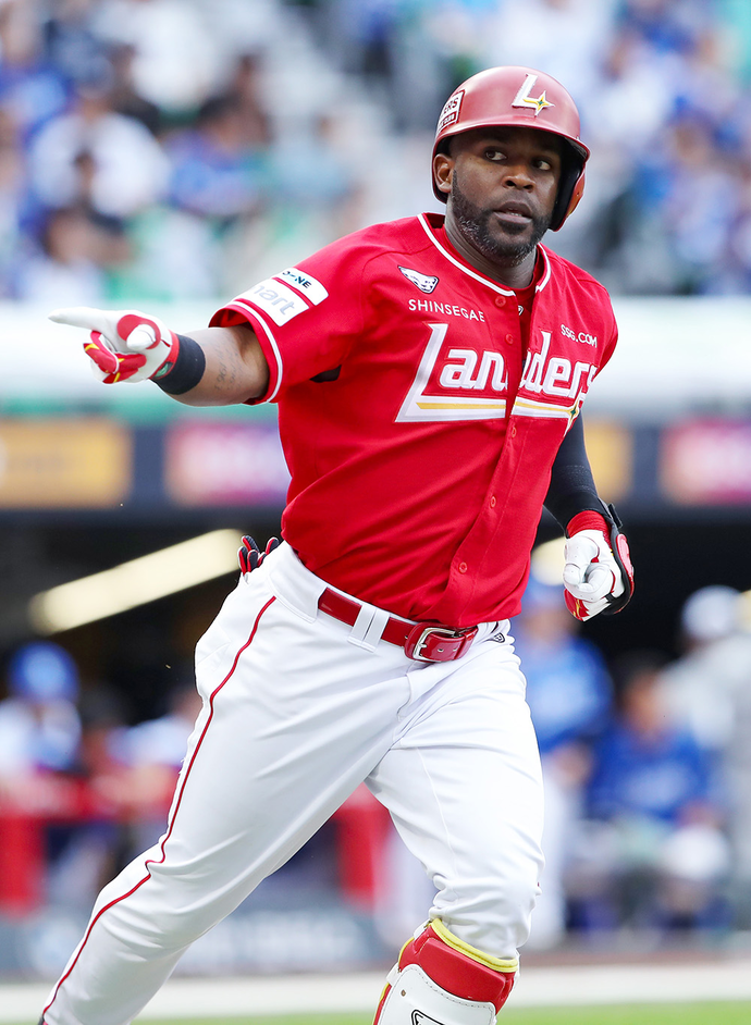 KBO 수비상 좌익수로 첫 3회 연속 수상하는 SSG 에레디아. 사진=SSG 랜더스