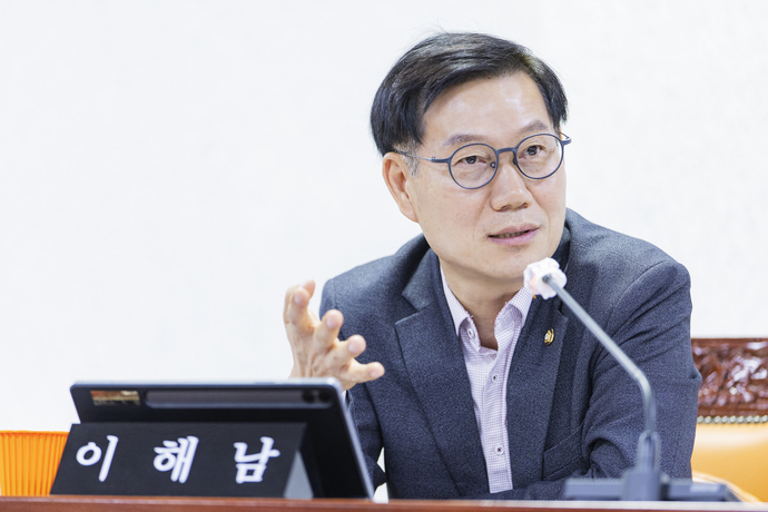이해남 의원이 화성시의회 임시회에서 발언하고 있다. 사진=화성특례시의회