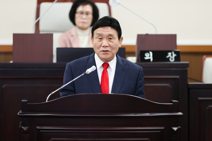 이영복 인천 동구의원이 20일 열린 제289회 구의회 정례회 본회의에서 의정자유발언을 하고 있다. 사진=동구의회