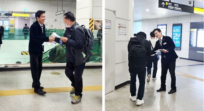 오강현 김포시의원이 골드라인 출근 시간대에 역사를 돌며 시민들에게 의정보고서를 전달하고 있다. 사진=오강현 김포시의원