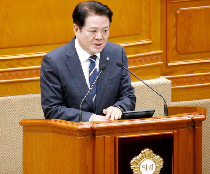 최대호 안양시장이 제307회 안양시의회 제2차 정례회에서 시정연설을 하고 있다.사진=안양시청