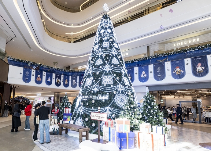 스타필드 수원에서 진행 중인 ‘ 첫 번째 크리스마스 in 스타필드’ 전경. 사진=신세계프라퍼티