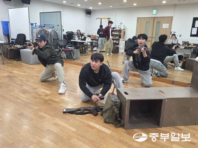 악극 ‘가거라 삼팔선’ 공연 리허설 중 한 장면. 이준도기자