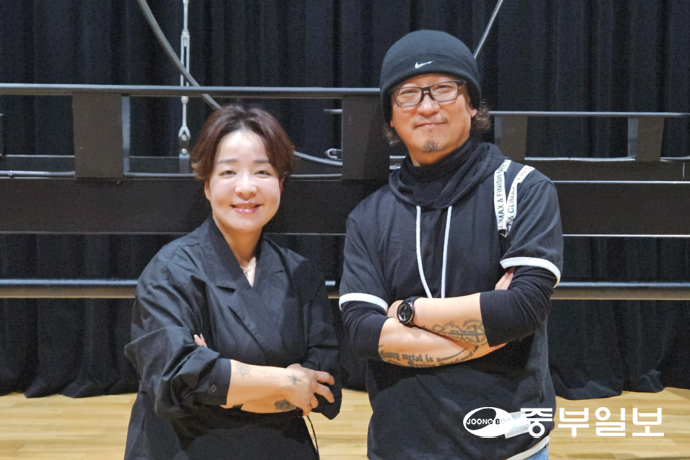 (왼쪽부터)최미경 조명감독과 박지범 무대감독. 박예지기자