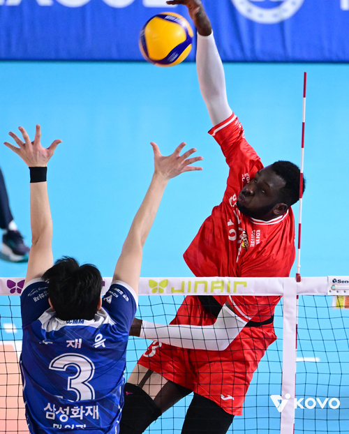 23일 대전충무체육관에서 열린 프로배구 진에어 2025~2026 V리그 남자부 삼성화재와의 원정 경기서 한국전력 베논이 공격을 시도하고 있다. 사진=한국배구연맹