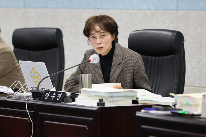 장수진(더불어민주당·동구 나) 인천 동구의원이 지난 21일 열린 행정사무감사에서 집행부에 질의를 하고 있다. 사진=동구의회