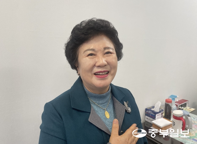 박분선 의왕 사랑나눔봉사단장이 중부일보와 인터뷰하고 있다. 손용현기자