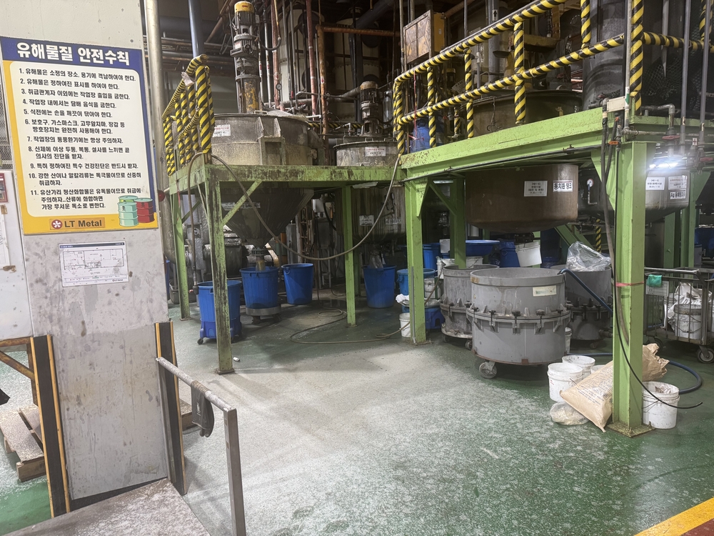 지난 25일 오후 9시 45분께 인천 서구 가좌동 전자제품 제조공장에서 작업 중이던 50대 작업자가 전신화상을 입는 사고가 발생했다. 사진은 사고 현장 모습. 사진=인천소방본부