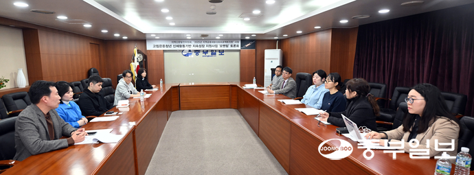 중부일보가 지역신문발전위원회의 2025년 지역공동체활성화프로젝트지원 사업에 선정된 ‘고립은둔청년 신체활동기반 지속성장 지원사업, 모멘텀’의 마지막 프로그램으로 그동안의 사업 성과를 공유하고 앞으로의 방향에 대해 머리를 맞대기 위한 토론회를 개최했다. 노민규기자