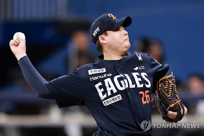 <b>KT</b>위즈, 강백호 보상 <b>선수</b>로 한승혁 지명…13명은 <b>방출</b>