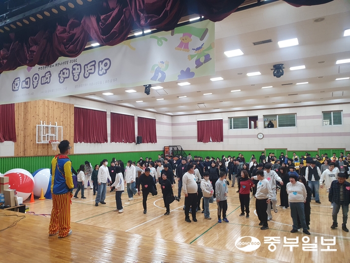 https://cdn.joongboo.com/news/photo/202512/363711032_2474419_1902.jpg