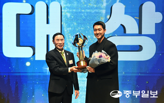 용인시청 <b>우상혁</b>, 2025 <b>경기도체육</b>상 대상 영예…경기 <b>체육</b> 빛낸 171명, ...