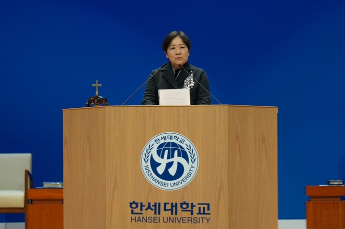 백인자 한세대학교 총장이 신입생들에게 격려 인사말을 하고 있는 모습. 사진=한세대