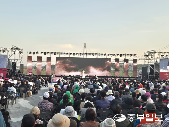 여주도자기축제 2년연속 100만 돌파...전통·체험·경제까지 '완벽 흥행' - 뉴스 썸네일 이미지