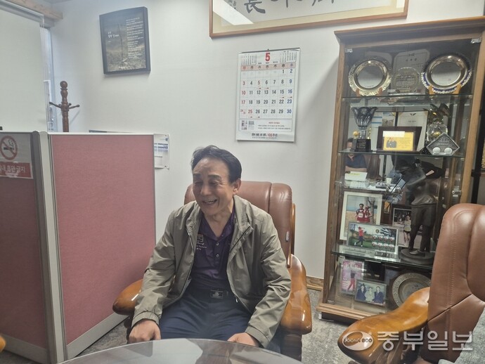 [사람in] "병과는 음식이 아니라 기억입니다"...신길만 박사가 말하는 '한... - 뉴스 썸네일 이미지