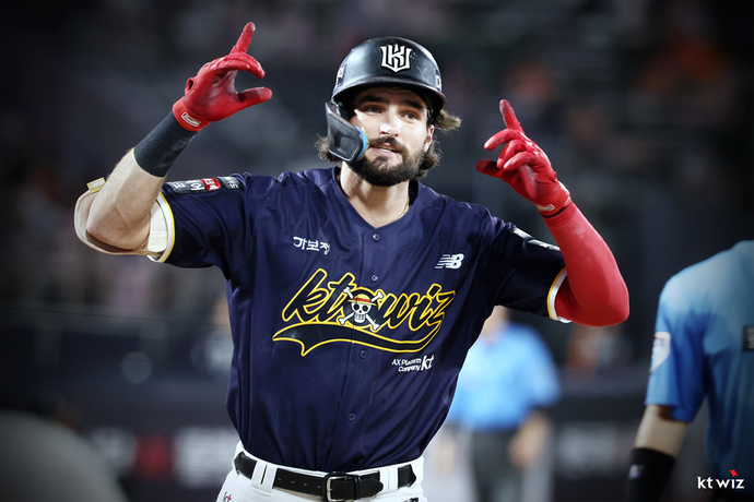 <b>KT</b> 위즈, <b>힐리어드</b> KBO리그 7월 <b>MVP</b> 수상