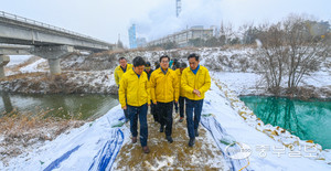 <b>김동연</b> 경기도지사 <b>평택</b>-<b>화성</b> 대규모 수질오염 현장점검