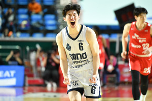 'PO 진출은 실패했지만'… <b>고양</b> 소노 이정현, 프로농구 정규리그 MVP 수상 가...