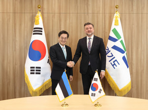 "경기도, 디지컬 개척자될것"…<b>김동연</b>, 주한 <b>에스토니아 대사</b>와 회동