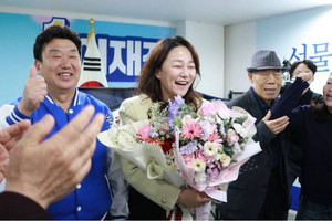 Lee Jae-jeong, maire élu d’Anyang Est du Parti démocrate, a déclaré : “Le bon sens, la dignité et la victoire des citoyens… Je nourrirai l’avenir d’Anyang.”